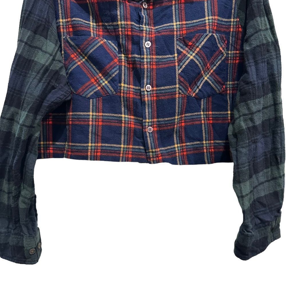 Vintage cropped (unbranded) flannel shirt w/mixed patterns - Picture 8 of 14